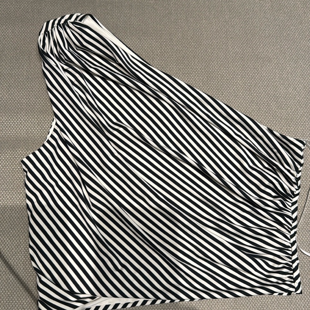 H&M CROPPED ONE SHOULDER TOP Size S